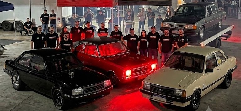 Capa de rapidos drag race team